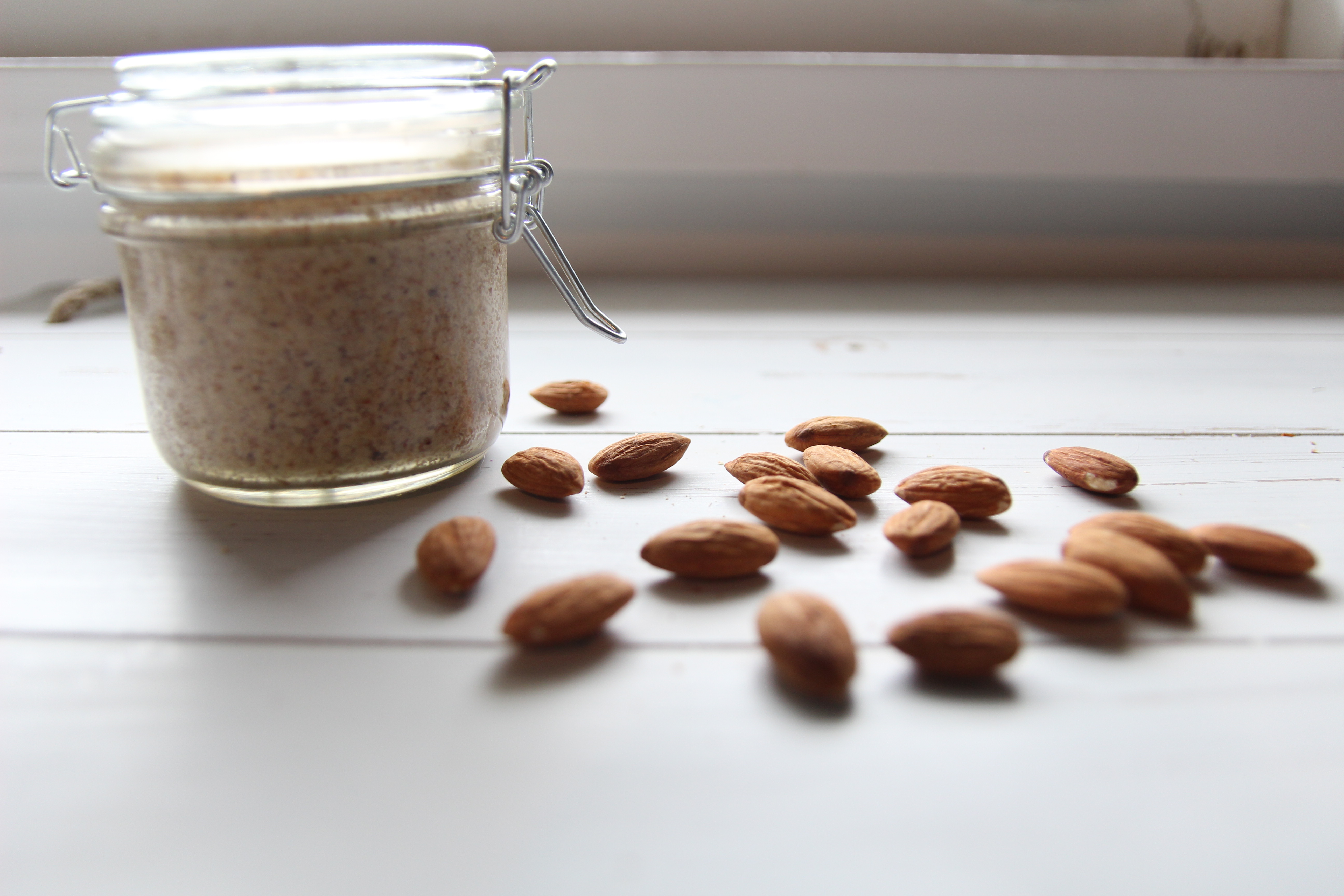 HOMEMADE ALMOND BUTTER