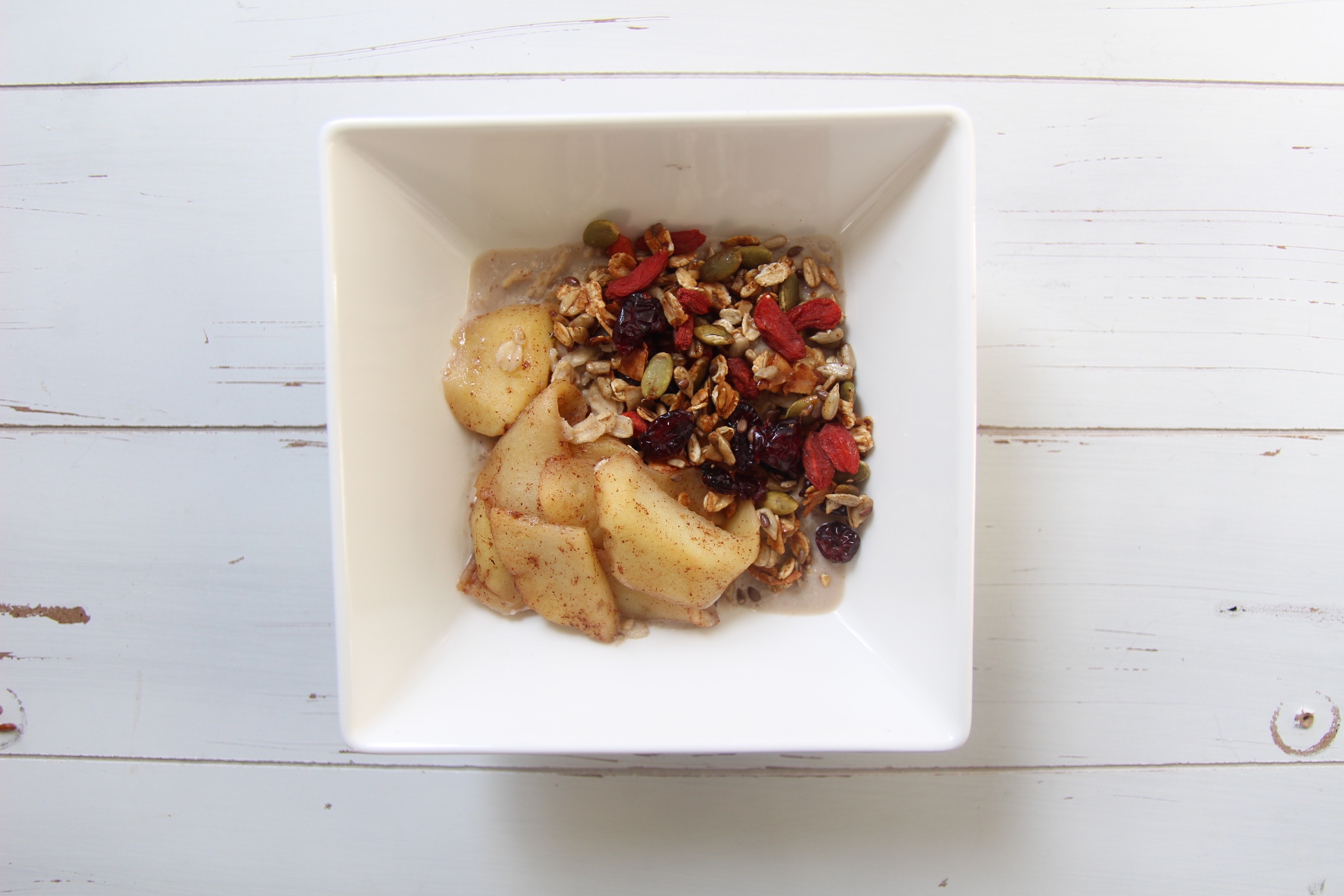 OATMEAL WITH BAKED APPLES AND GRANOLA