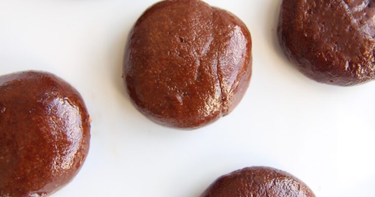 NO-BAKE CHOCOLATE TAHINI BITES 